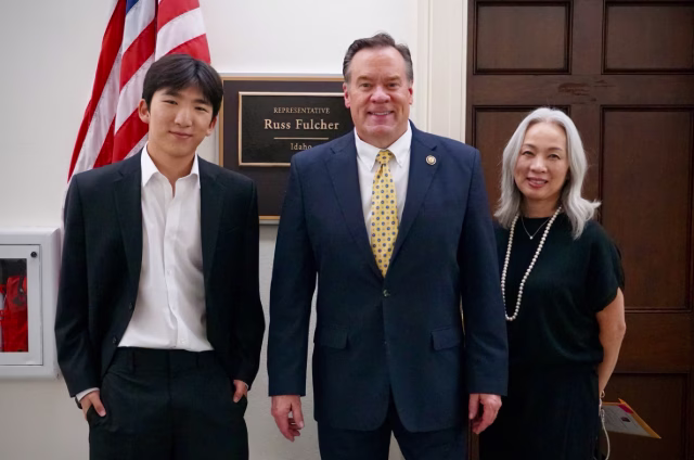 Fulcher meets with Jaden Kwak, 2026 Congressional Art Competition winner