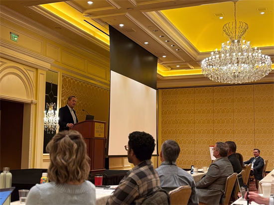 Congressman Simpson at the Western Fire Chiefs Association conference